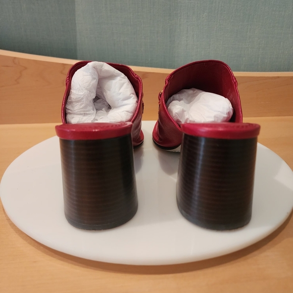 🔥Tory Burch Red Perrine Mules with Gold Accents - Picture 12 of 17